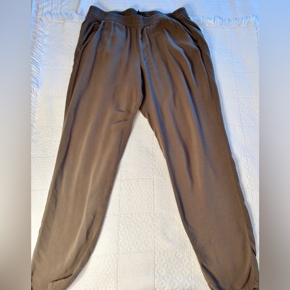 Divided H&M Jogger Pants Olive Army Green Pull On Elastic Waist Pockets size 10 - Picture 9 of 15